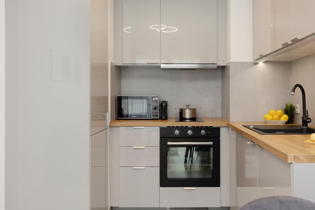 Cozy Apartments With Parking In The 19Th District By Noclegi Renters Warsaw Exterior photo